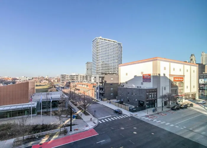 Apartment River North 1br W Sky Terrace Yoga Chi-1029 *