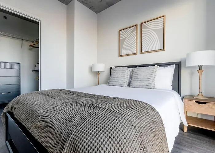 River North 1br W Sky Terrace Yoga Chi-1029