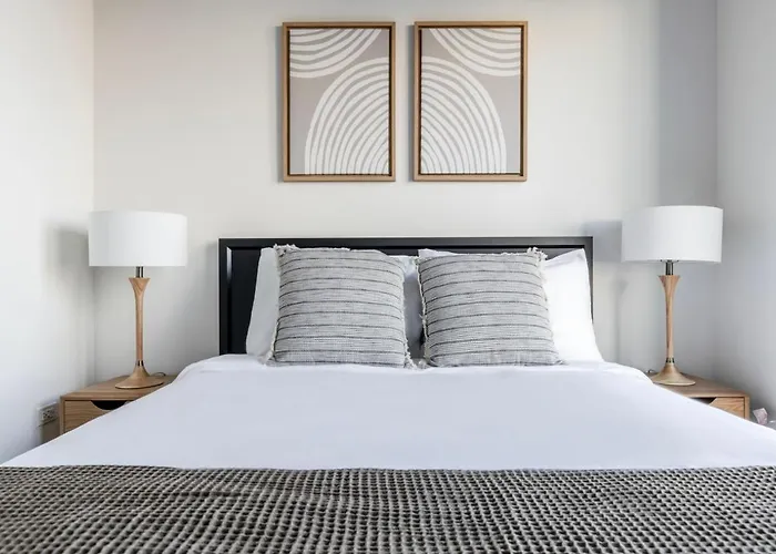 River North 1br W Sky Terrace Yoga Chi-1029 *